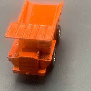 TOMICA 1/117 SCALE HITACHI DH 321 DUMP TRUCK